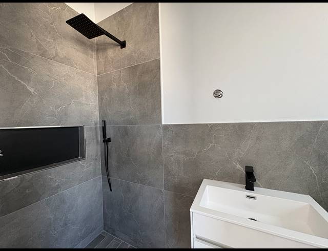 5 BEDROOM HOUSE FOR SALE IN SANDOWN